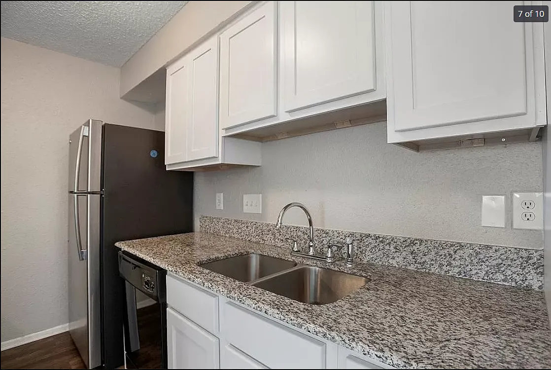 2 bed, 800 sqft, $1,449 — Photo 2