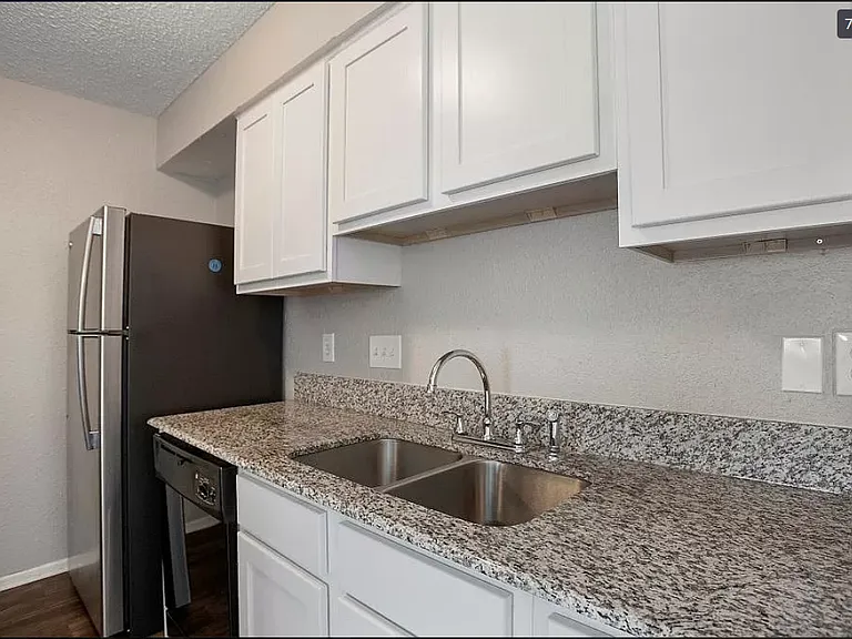 2810 1/2 Salado St #205 — Photo 2