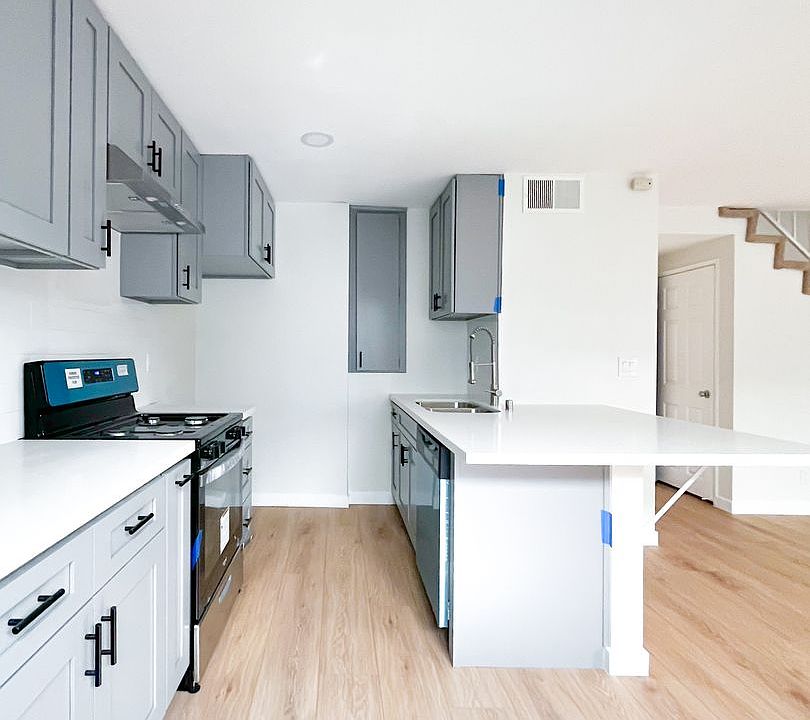 1st image of 22423 Del Valle St Unit 106