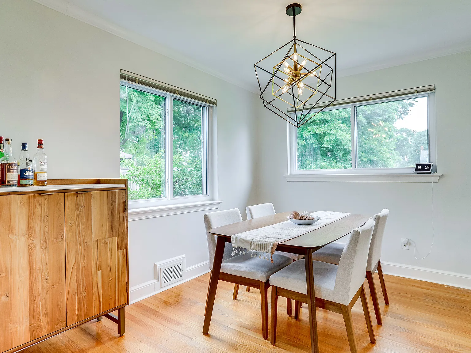 5 bed, 2250 sqft, $4,500 — Photo 1