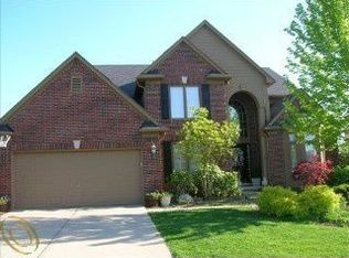 1718 Chase Dr, Rochester, MI 48307