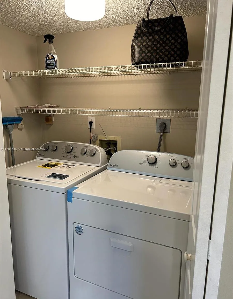 2 bed, 2.0 bath, 1070 sqft, $2,200 — Photo 3