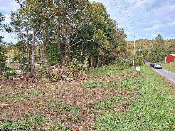 Bluebell Dr, Clarksburg, WV 26301