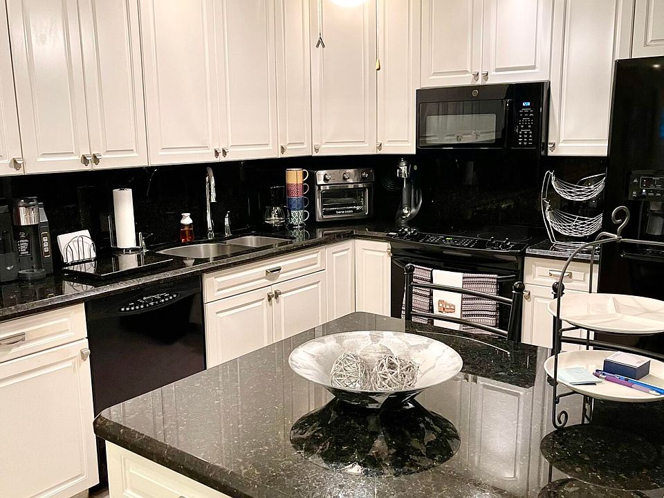 1st image of 124 Stratford I #A
