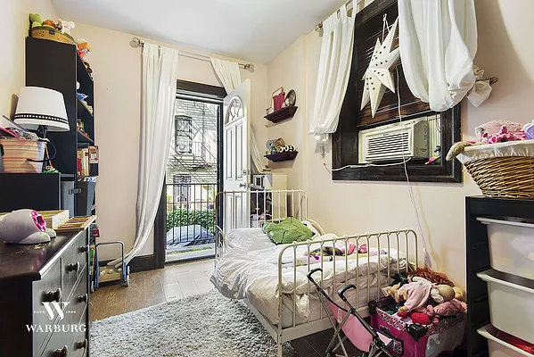 Rented by Warburg | media 18