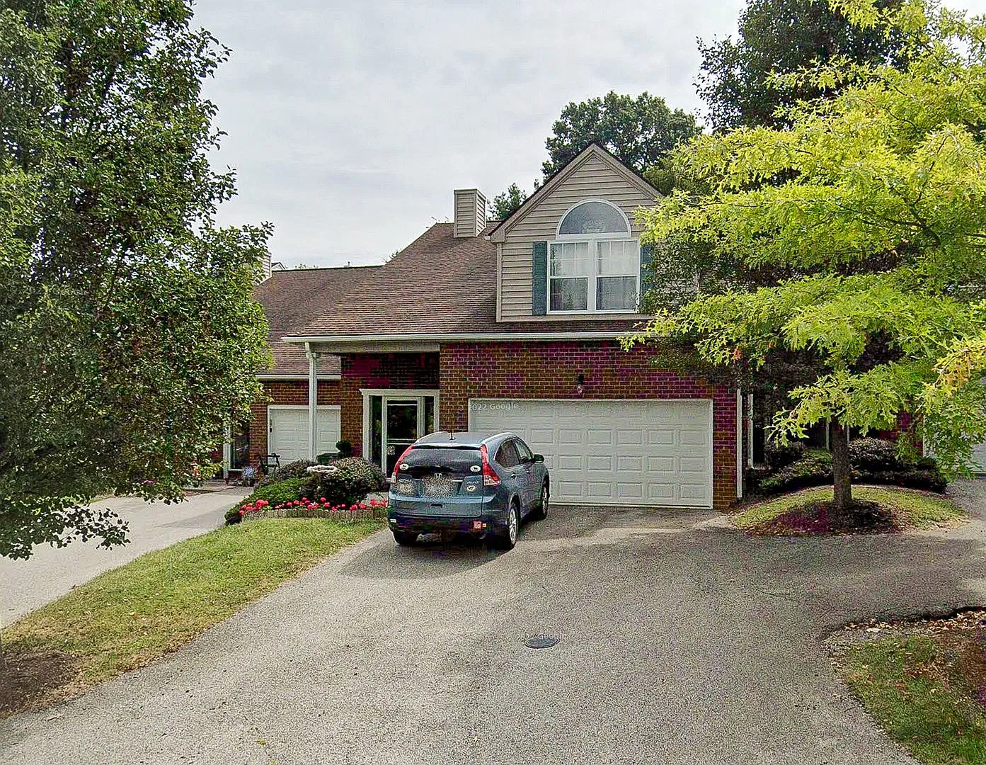1070 Oak Tree Blvd | 3 Bed 2.5 Bath Townhouse | — Photo 2