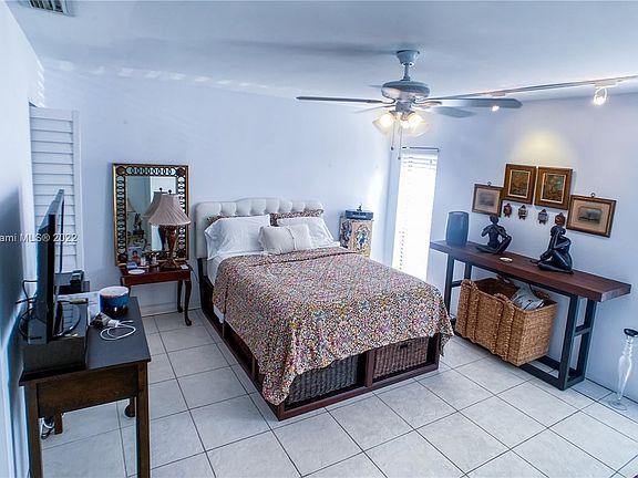 4th image of 956 Mockingbird Ln