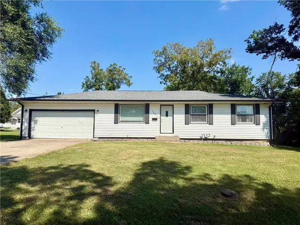 1205 Columbia Ave, Sweet Springs, MO 65351