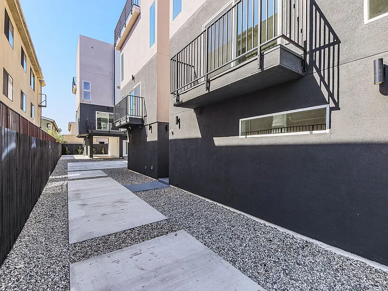 5263 Cartwright Ave — Photo 20