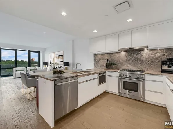 320 Adolphus Ave #808, Cliffside Park, NJ 07010