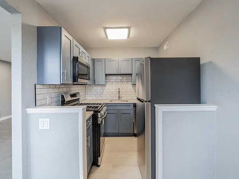 2137 Bryn Mawr Ave #3R — Photo 5