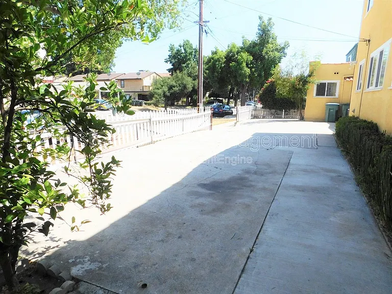 1250 E Villa St — Photo 16