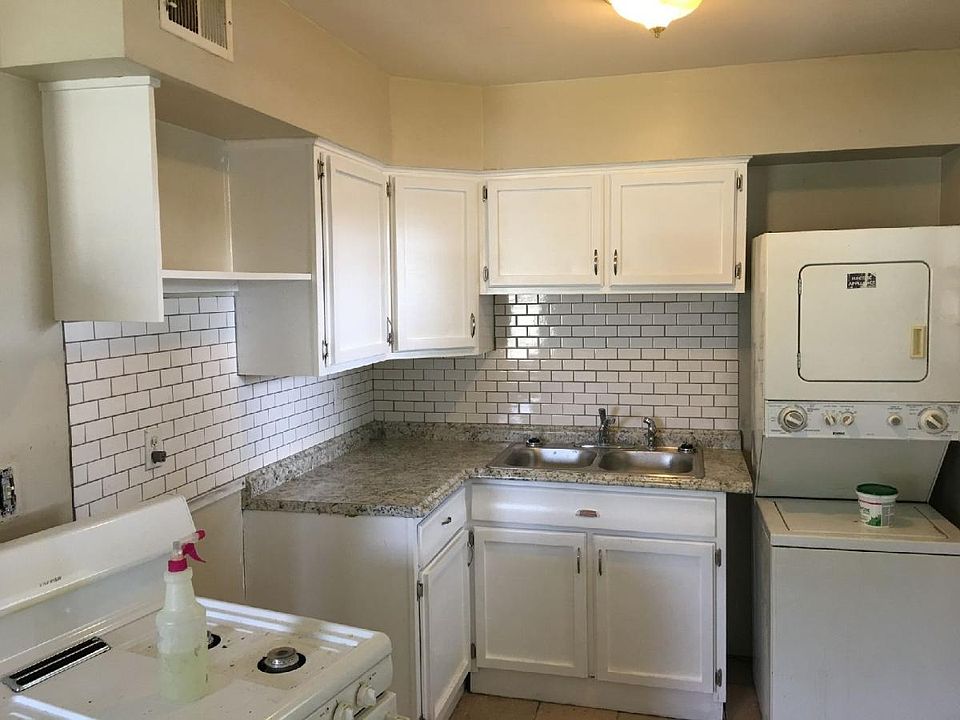 1st image of 605 NW Westvale Cir APT A