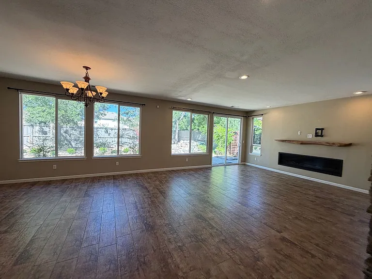 485 Cicada Ct — Photo 8