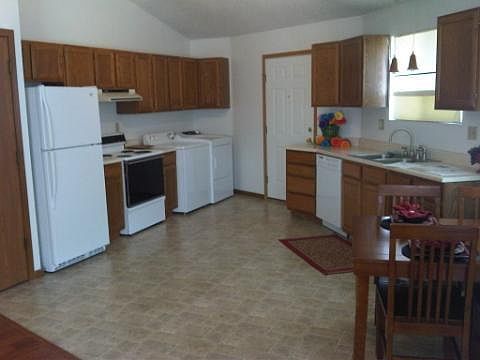 Kitchen, complete with appliances