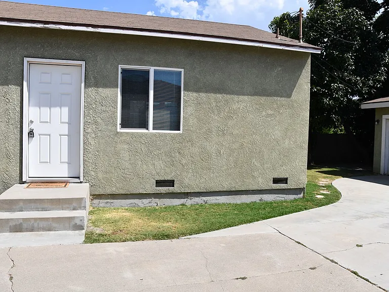 155 N Bitterbush St #B — Photo 2