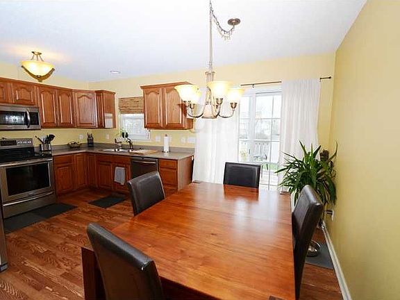 5th image of 478 Pinehurst Ln