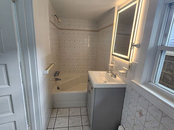5th image of 48 Waverly Ter Floor 1
