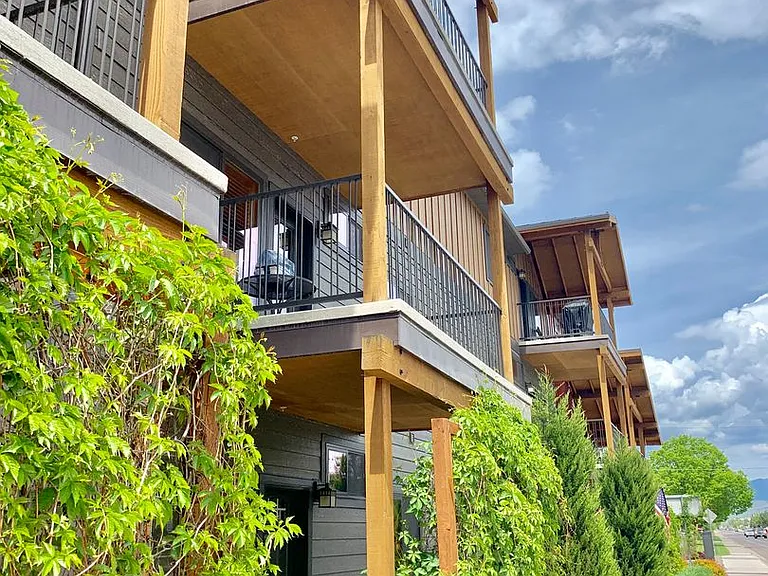 4015 S Russell St — Photo 1