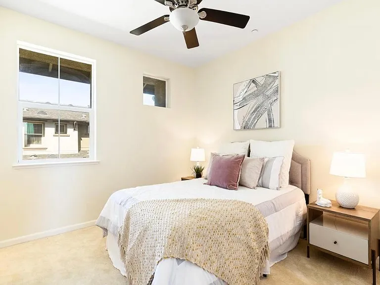 658 Luna Park Dr — Photo 17