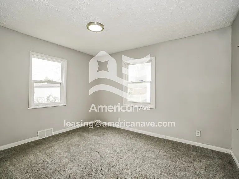 1187907_009_bedroom_10.jpg