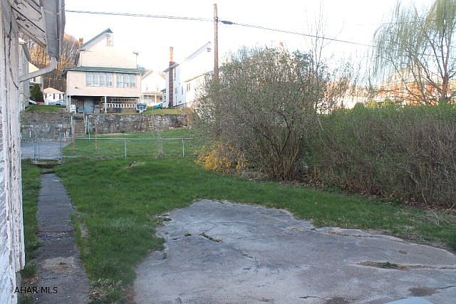 2nd image of 139 E 3rd St