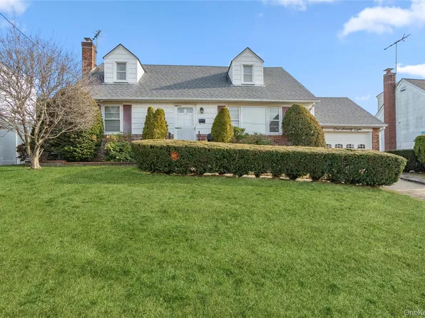 178 Farnum Boulevard, Franklin Square, NY 11010