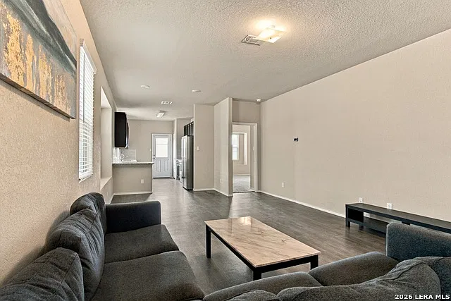 4 bed, 2.5 bath, 2093 sqft, $1,800 — Photo 4
