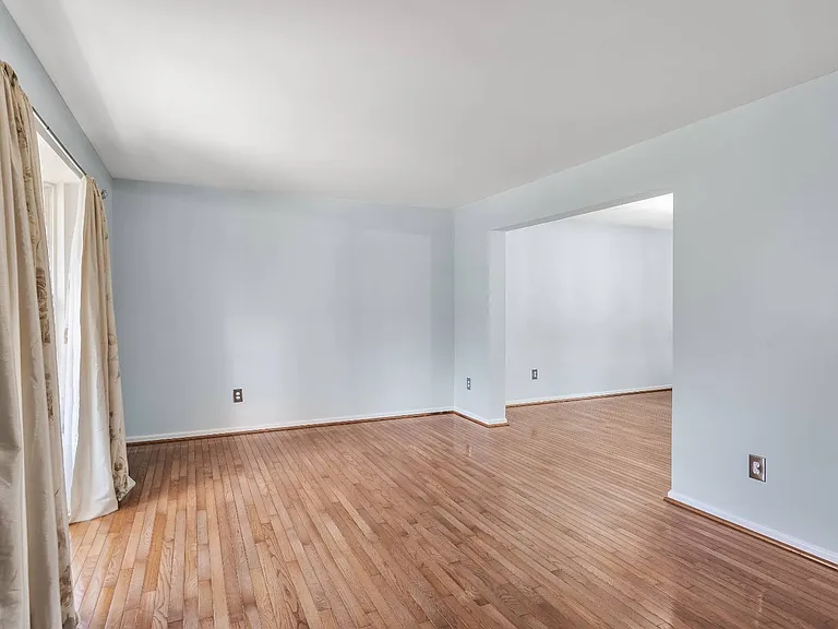 11 Banff Dr — Photo 11