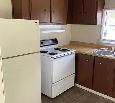 4th image of 2493 Meadows Park Ln