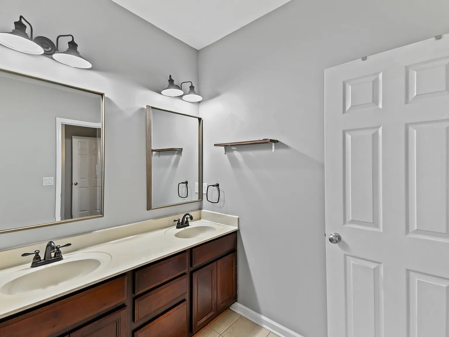 3 bed, 2.5 bath, 1843 sqft, $1,550 — Photo 3