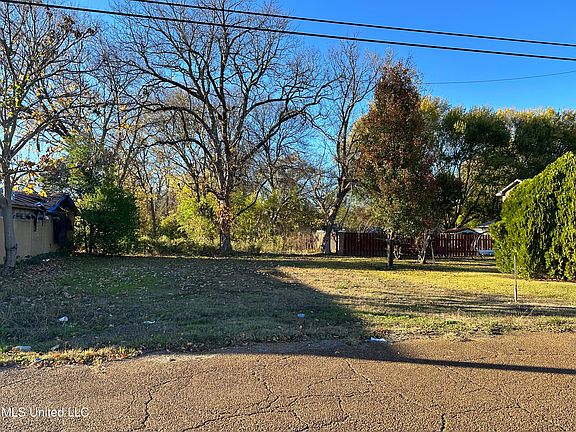 2nd image of 1533 Swayze St #129