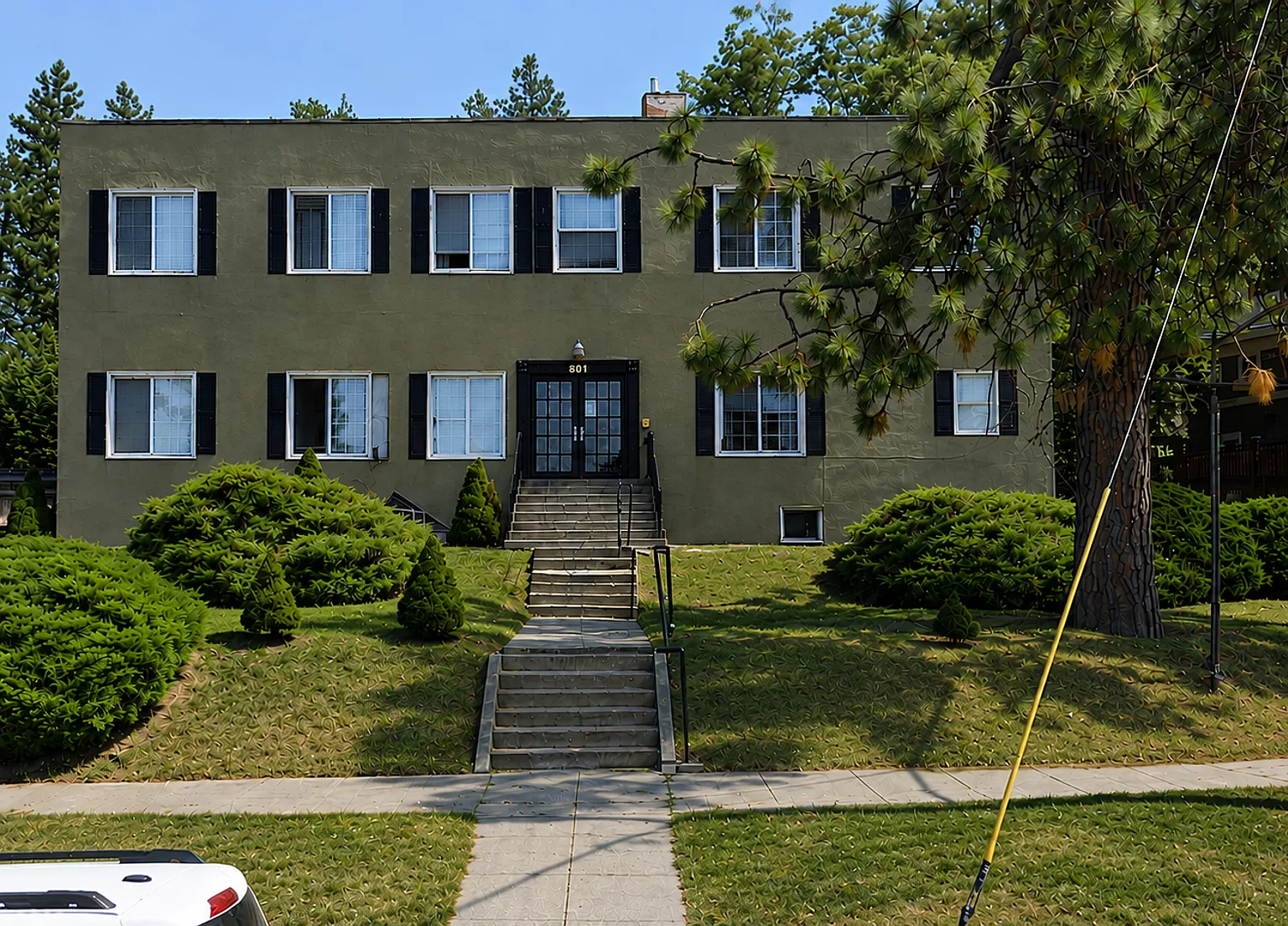 901 South Lincoln — Photo 1