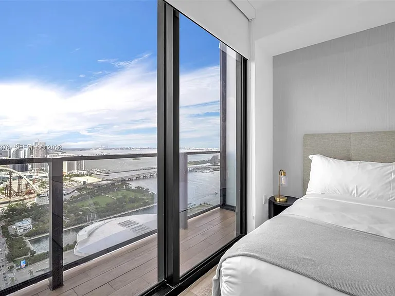 398 NE 5th St #Penthouse 4701 — Photo 27