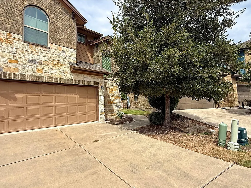 1001 Zodiac Ln
