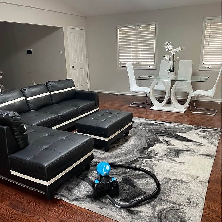 Common Area: Living Room