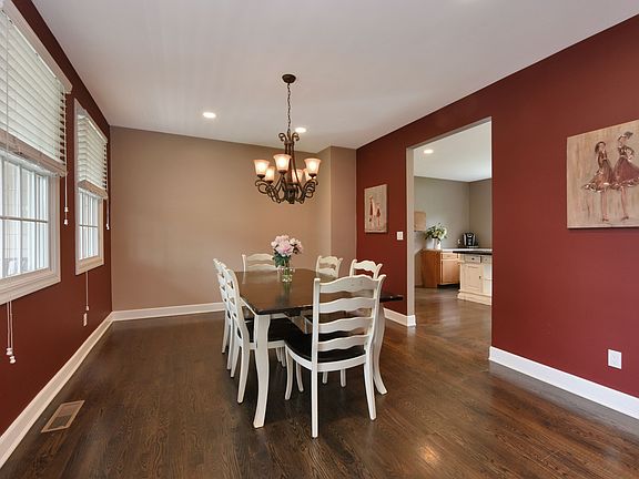 3rd image of 7 Florence Ct