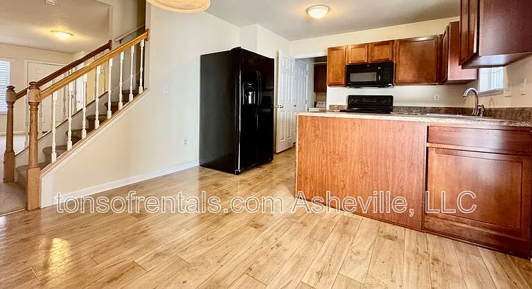 85 Farington Cir — Photo 7