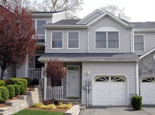 203 Summerhill Dr, Morris Plains, NJ 07950