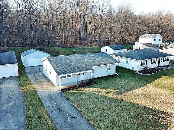 3rd image of 402 Karen Dr