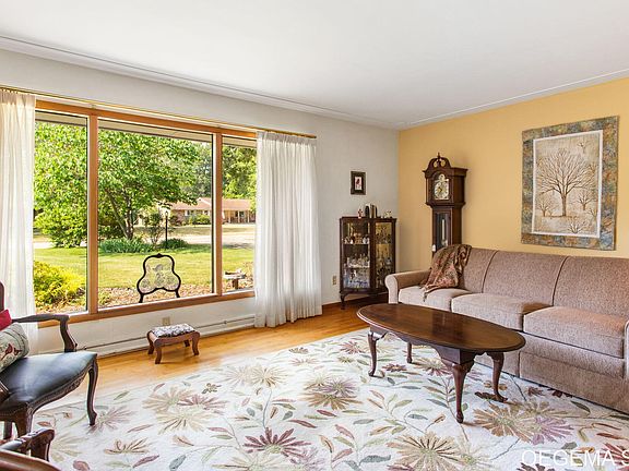 2nd image of 1728 Eloise Dr