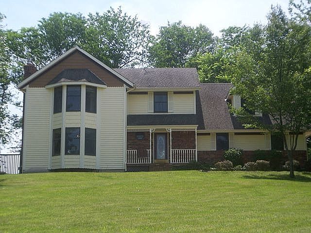 Large 2 Story Near Smithville Lake