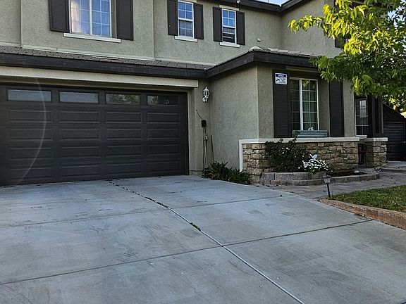 Side view/garage