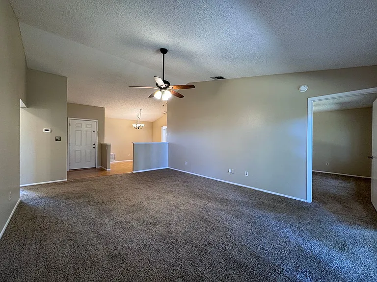 1135 Covington St — Photo 4