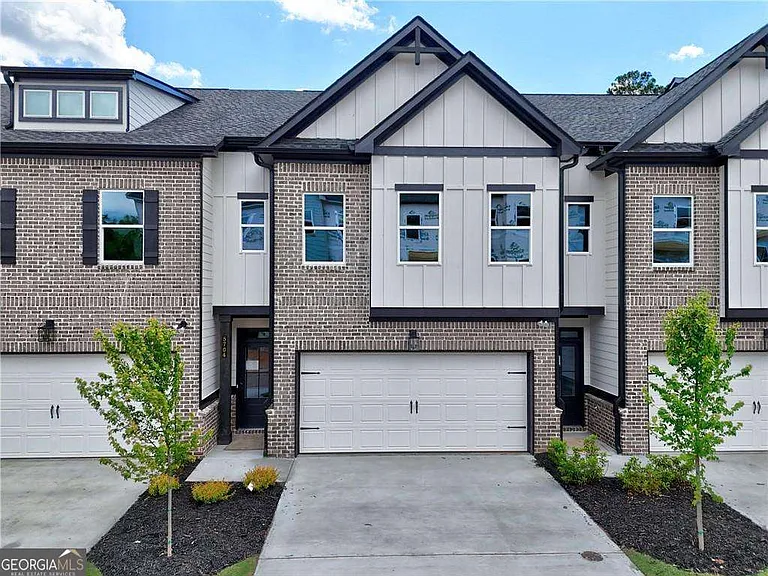 5704 Urban Vlg W — Photo 1