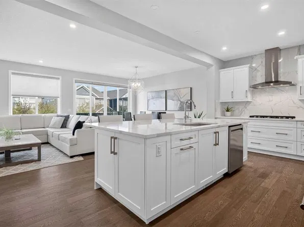 648 Legacy Woods Cir SE, Calgary, AB T2X 5A8