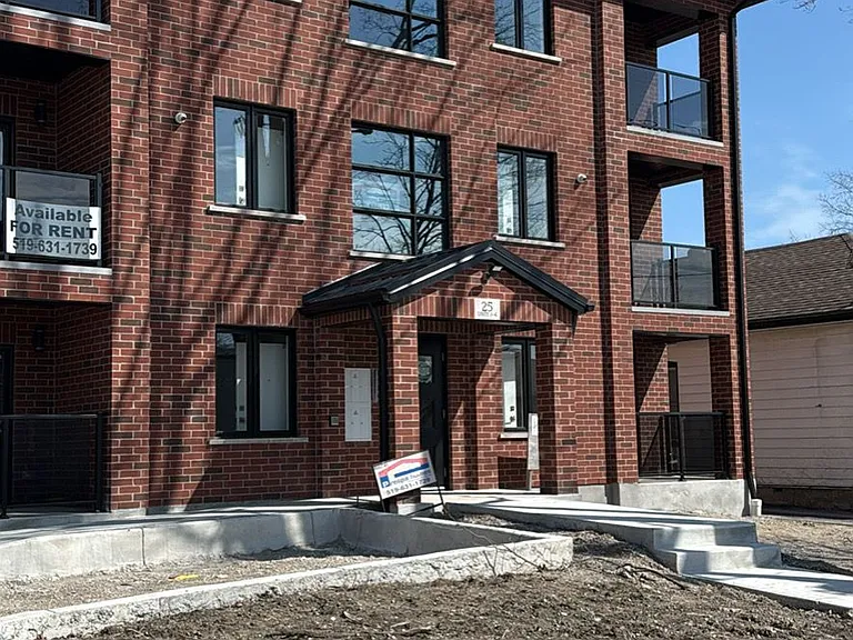 25 Alexandria Ave — Photo 2
