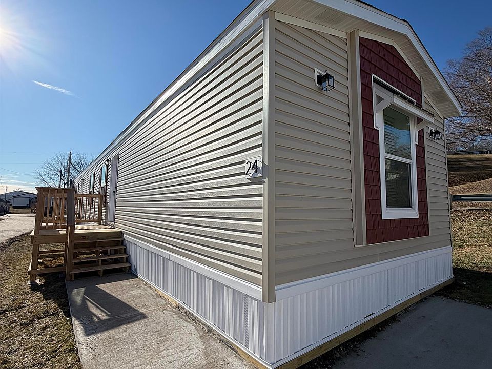 1st image of 5425 Valley Dr #24