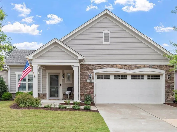 228 Ellisview Dr, Cary, NC 27519
