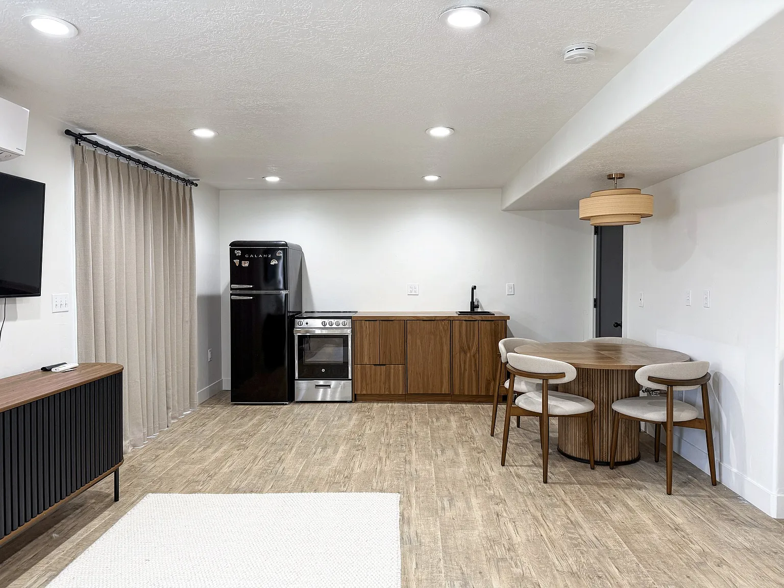 Studio Basement Apartment — Photo 4